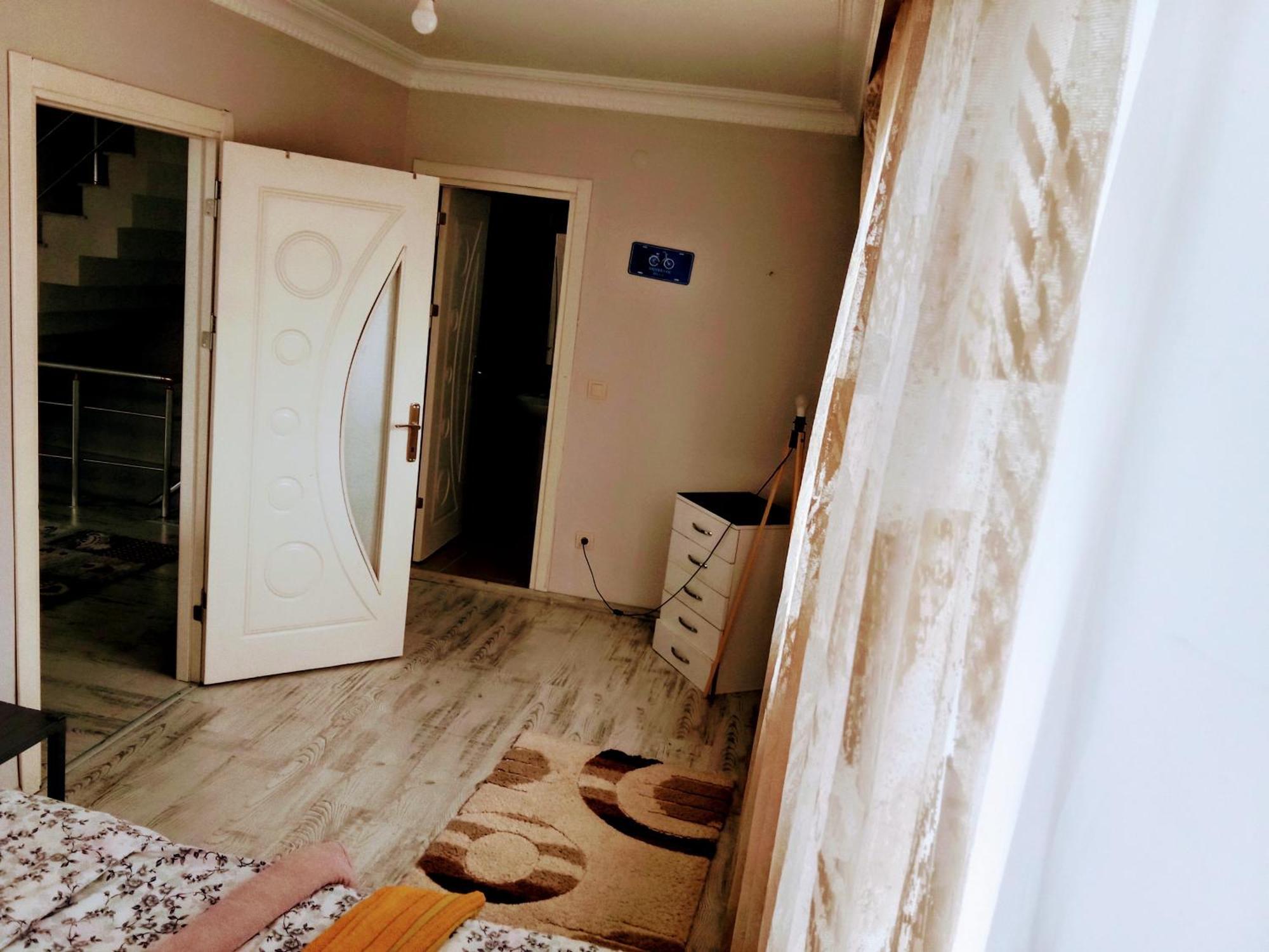 Ahmet Teacher Hotel, 5 Minutes From The Airport Arnavutkoy エクステリア 写真