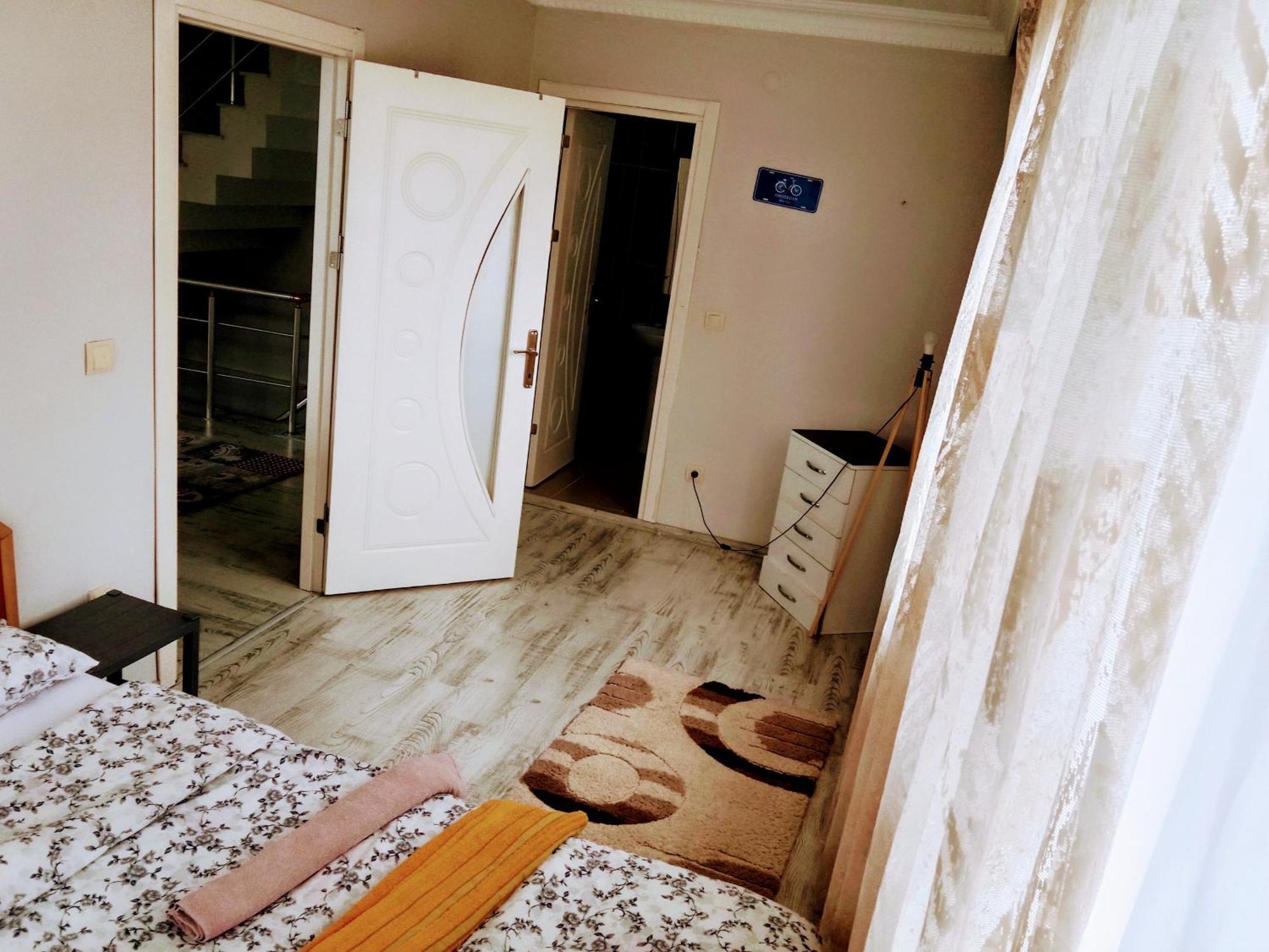 Ahmet Teacher Hotel, 5 Minutes From The Airport Arnavutkoy エクステリア 写真