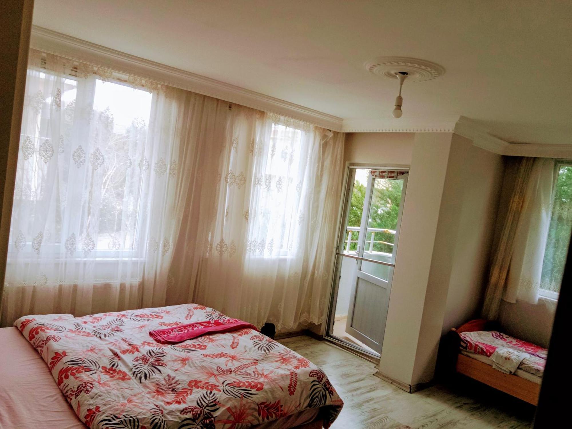 Ahmet Teacher Hotel, 5 Minutes From The Airport Arnavutkoy エクステリア 写真