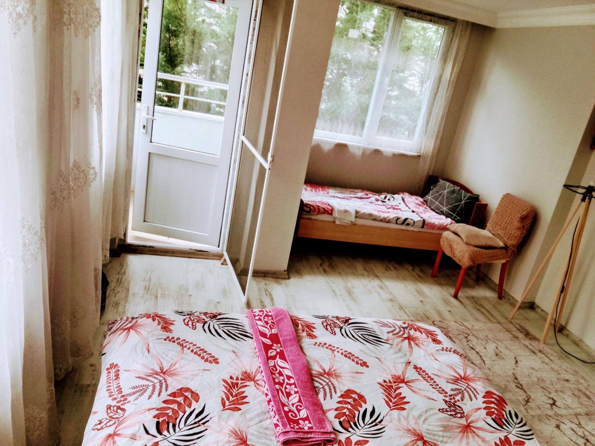 Ahmet Teacher Hotel, 5 Minutes From The Airport Arnavutkoy エクステリア 写真