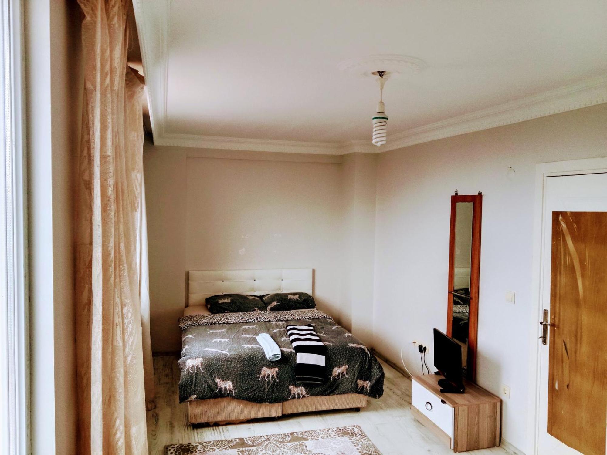 Ahmet Teacher Hotel, 5 Minutes From The Airport Arnavutkoy エクステリア 写真