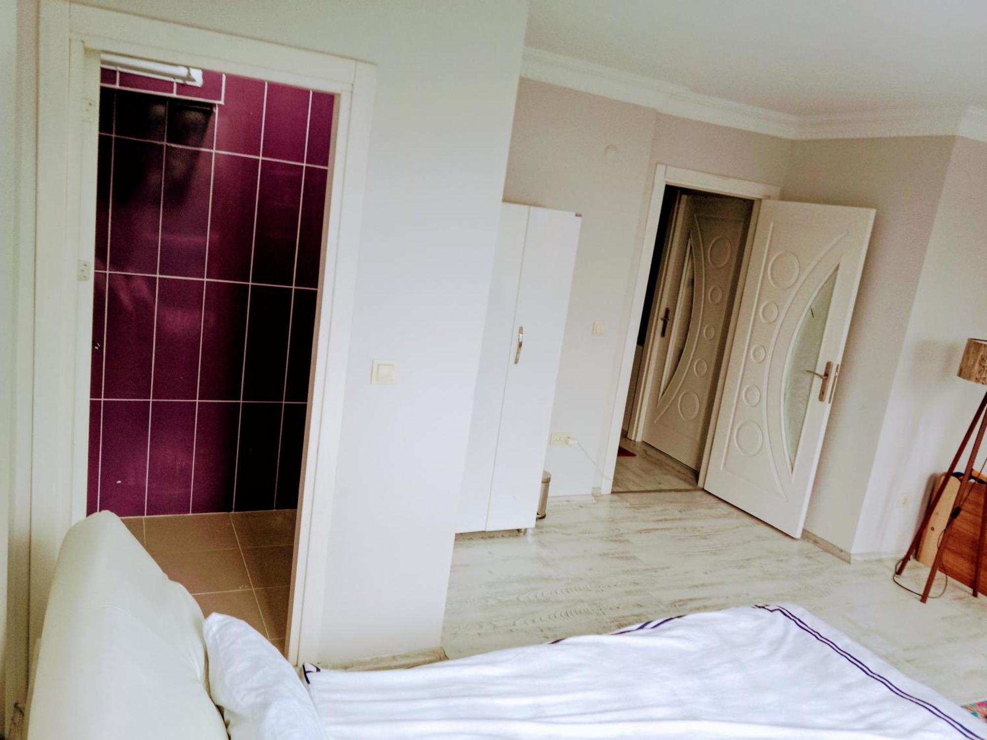 Ahmet Teacher Hotel, 5 Minutes From The Airport Arnavutkoy エクステリア 写真