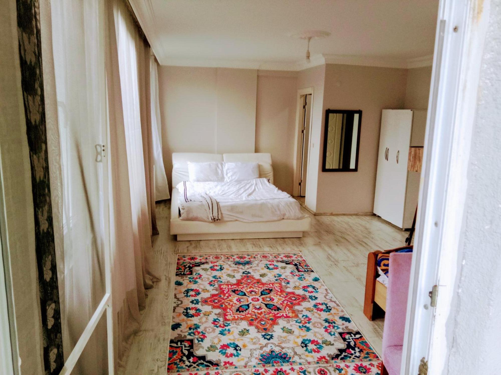Ahmet Teacher Hotel, 5 Minutes From The Airport Arnavutkoy エクステリア 写真