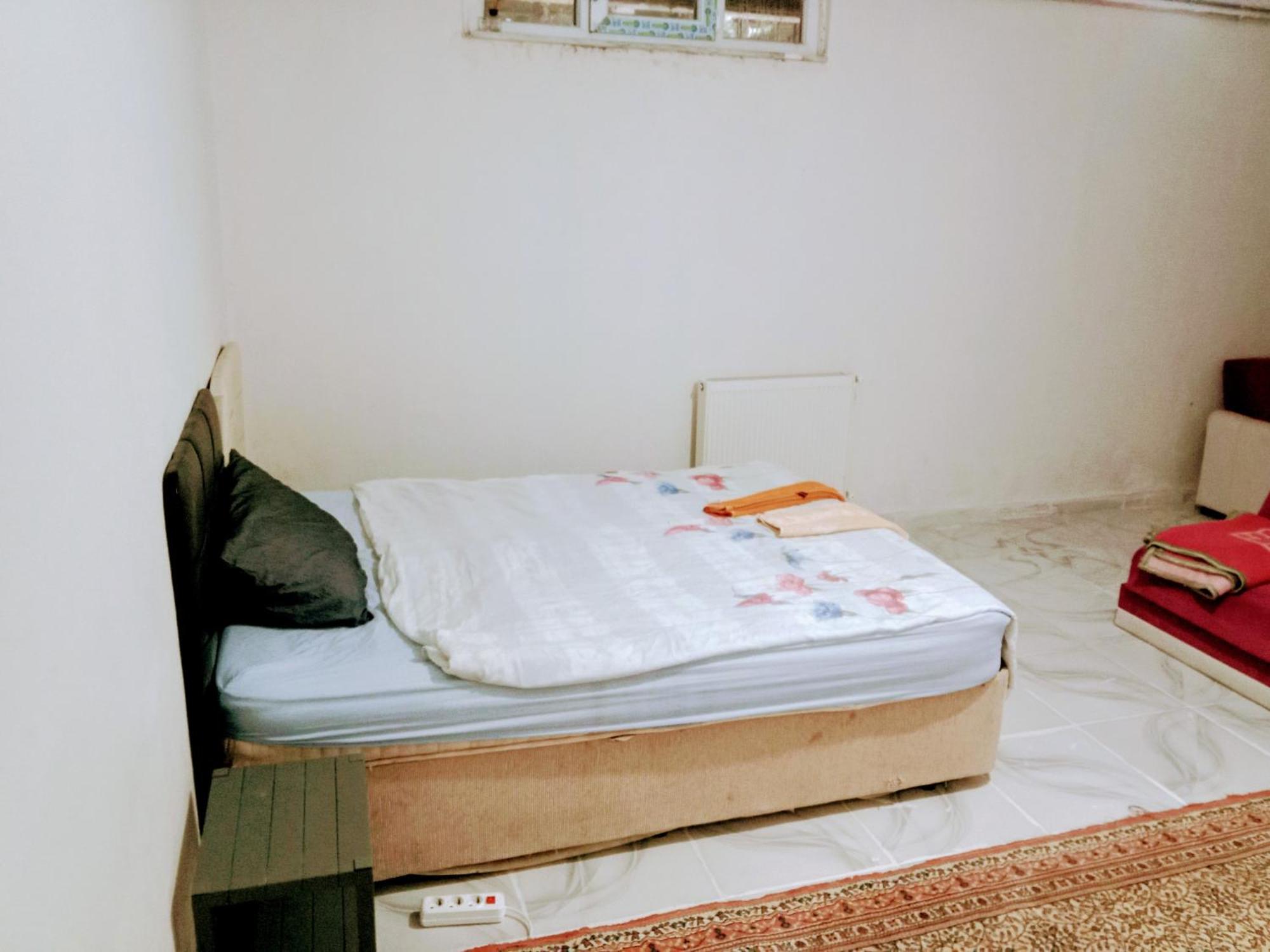 Ahmet Teacher Hotel, 5 Minutes From The Airport Arnavutkoy エクステリア 写真