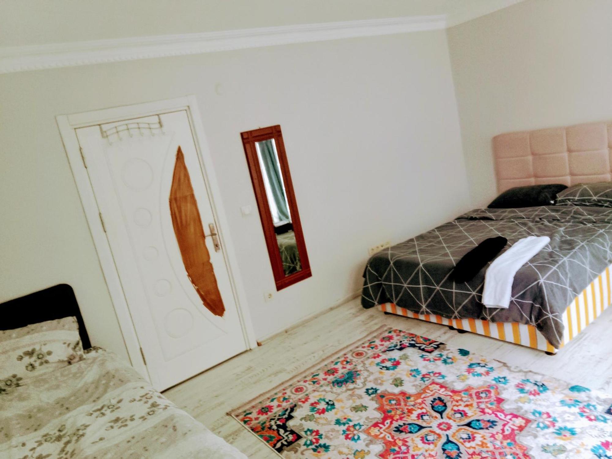 Ahmet Teacher Hotel, 5 Minutes From The Airport Arnavutkoy エクステリア 写真